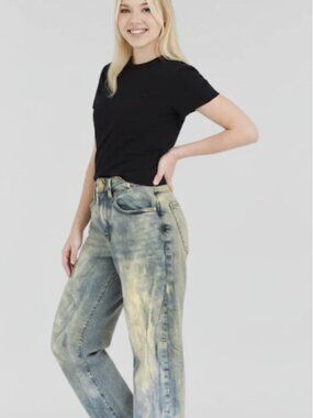 BCBGeneration Skater Straight Light Wash Jeans Size 0 24 Straight Leg High Rise